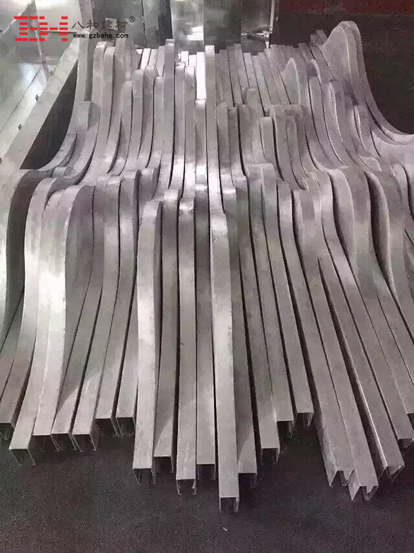 專(zhuān)注異型鋁單板背景墻及弧形鋁方通解決方案4